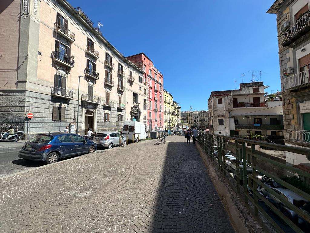 Квартира с 2 спальнями в Неаполь, Италия № 320808