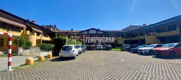143m² Commercial property in Bagnolo Mella, Italy No. 289910 3