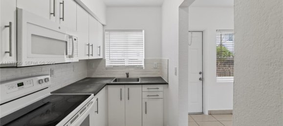 4 Schlafzimmer Doppelhaus in Miami, USA, Nr. 615086 27