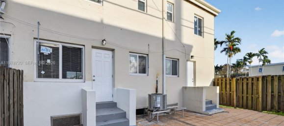 4 Schlafzimmer Doppelhaus in Miami, USA, Nr. 615086 21