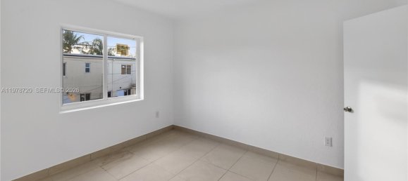 4 Schlafzimmer Doppelhaus in Miami, USA, Nr. 615086 9