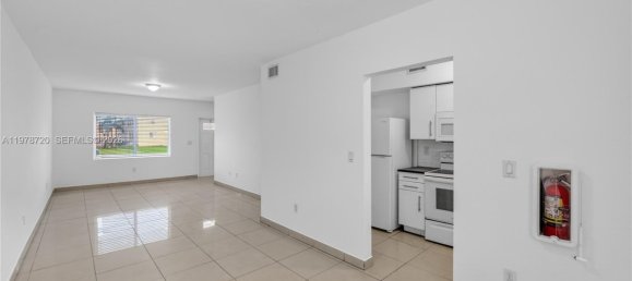4 Schlafzimmer Doppelhaus in Miami, USA, Nr. 615086 15