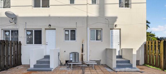4 Schlafzimmer Doppelhaus in Miami, USA, Nr. 615086 12