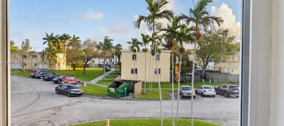 4 Schlafzimmer Doppelhaus in Miami, USA, Nr. 615086 18