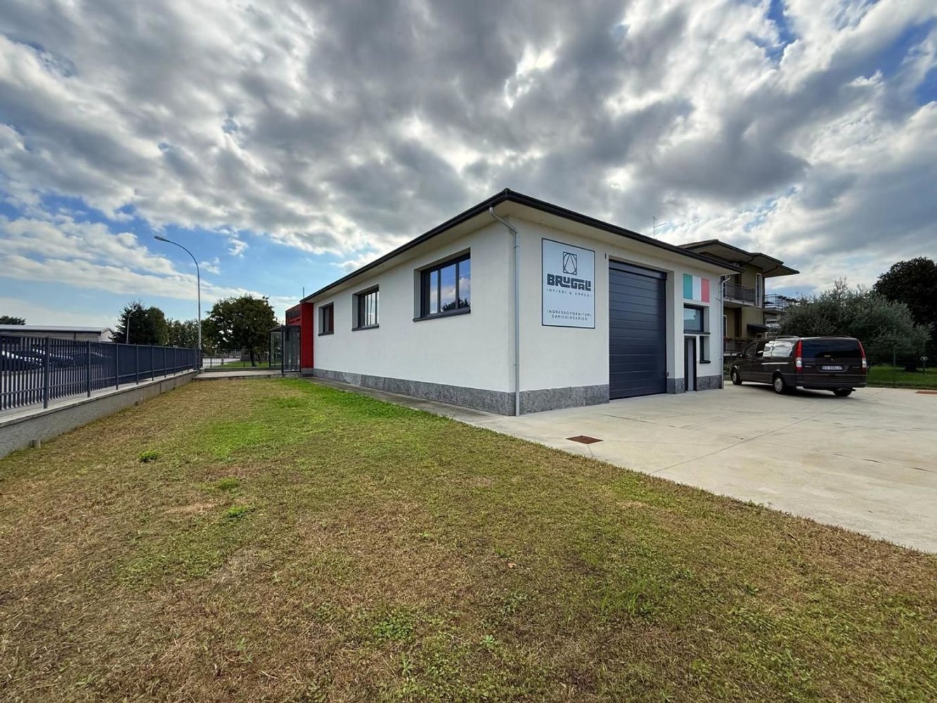 250m² Warehouse in Calcio, Italy No. 359065