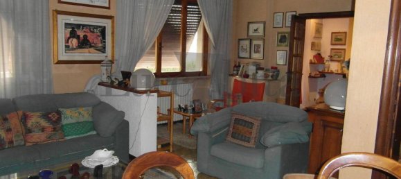 5 bedrooms Villa in Lucca, Italy No. 13878 2