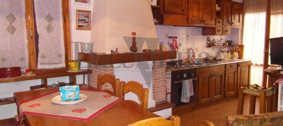 5 bedrooms Villa in Lucca, Italy No. 13878 8