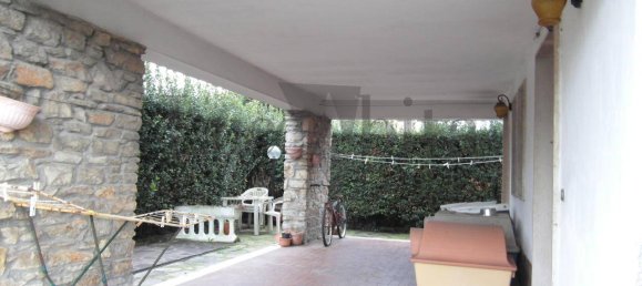 5 bedrooms Villa in Lucca, Italy No. 13878 20