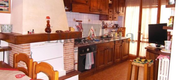 5 bedrooms Villa in Lucca, Italy No. 13878 5