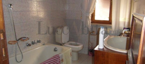 5 bedrooms Villa in Lucca, Italy No. 13878 18