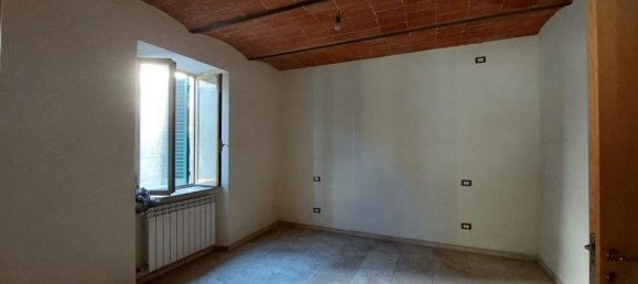 2 rooms Apartment in Arezzo, Italy No. 227415 3