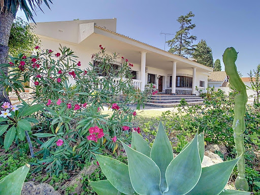 5 bedrooms Villa in Churriana, Spain No. 276363