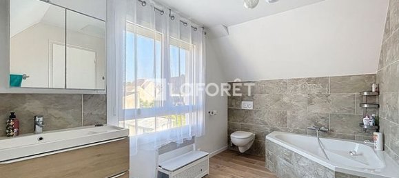 3 bedrooms House in Chaumontel, France No. 359086 13