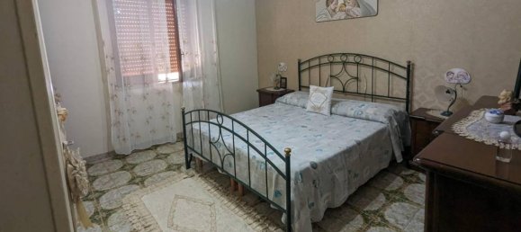 4-salle Appartement à Torre Annunziata, Italy No. 17802 12