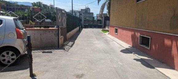 4-salle Appartement à Torre Annunziata, Italy No. 17802 3