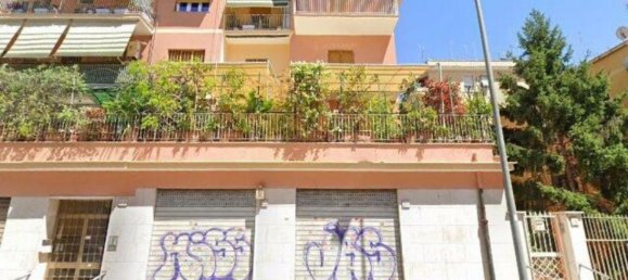 69m² Commercial property in Rome, Italy No. 197490 36