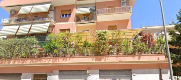 69m² Commercial property in Rome, Italy No. 197490 19