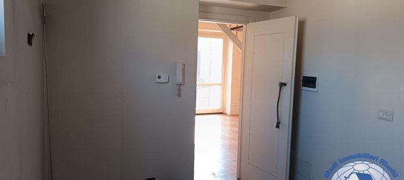 Apartamento de 4 habitaciónes en Monza, Italy No. 26323 16