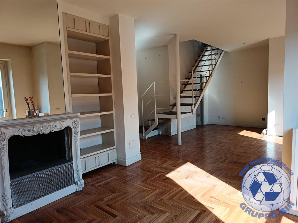 Apartamento de 4 habitaciónes en Monza, Italy No. 26323