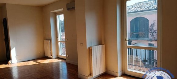 Apartamento de 4 habitaciónes en Monza, Italy No. 26323 9