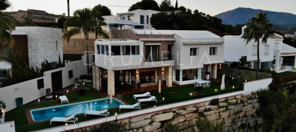 Вилла с 4 спальнями в Малага, Испания № 40973 27