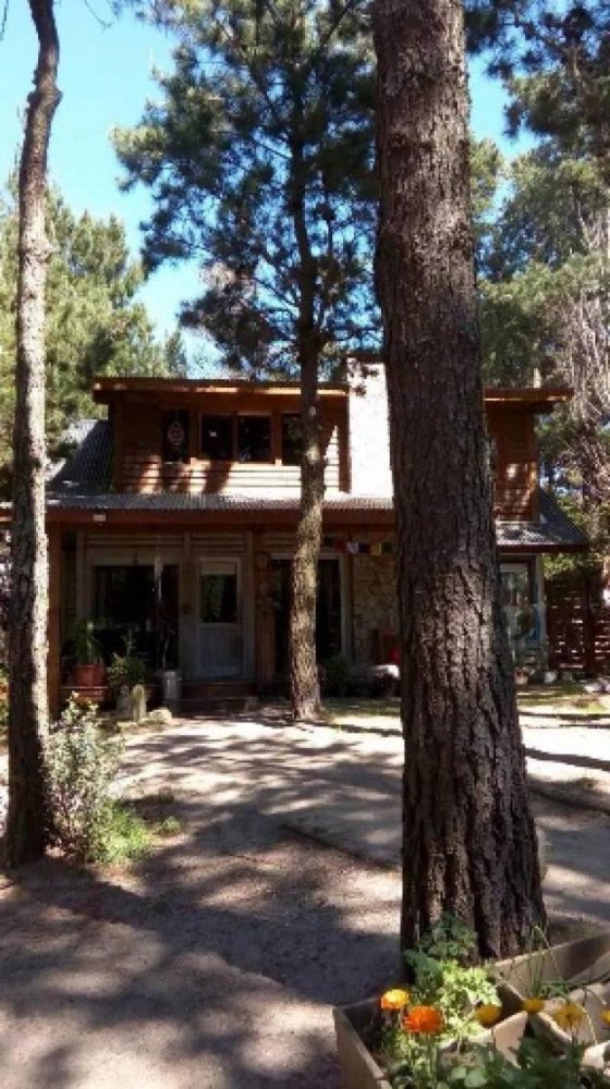 4 bedrooms House in Mar del Plata, Argentina No. 81349