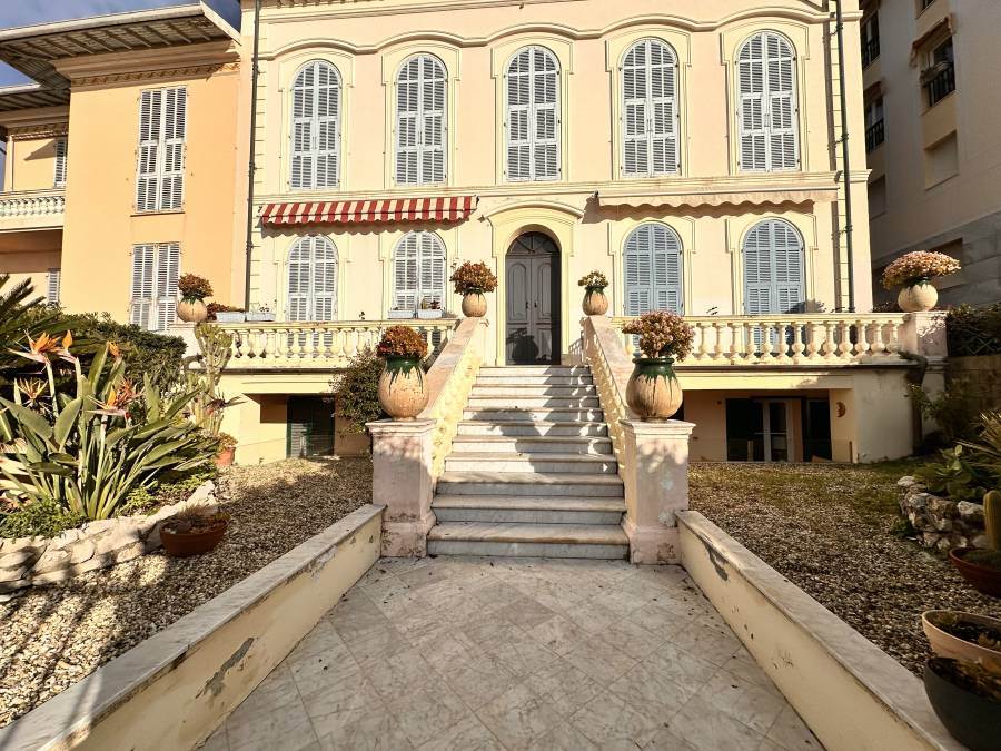 2 bedrooms Apartment in Ventimiglia, Italy No. 338851