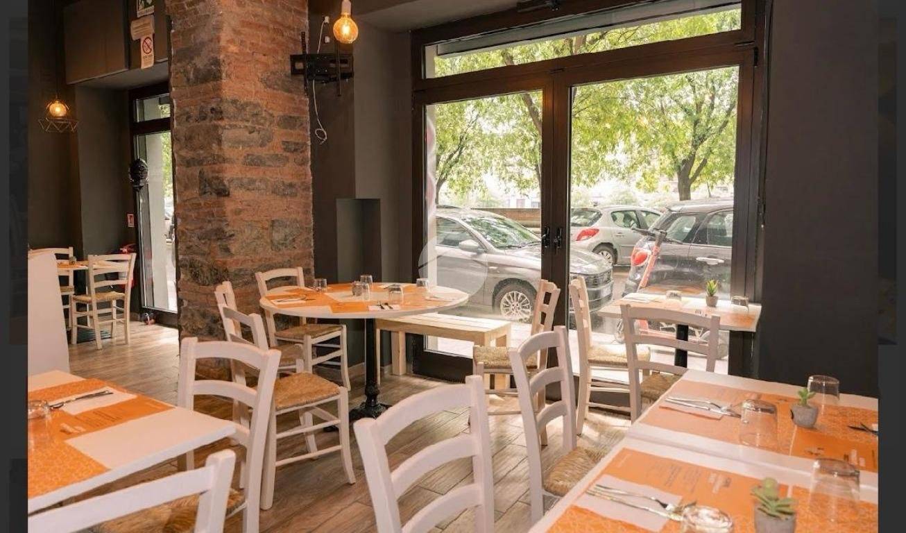 180m² Commercial property in Milan, Italy No. 243102