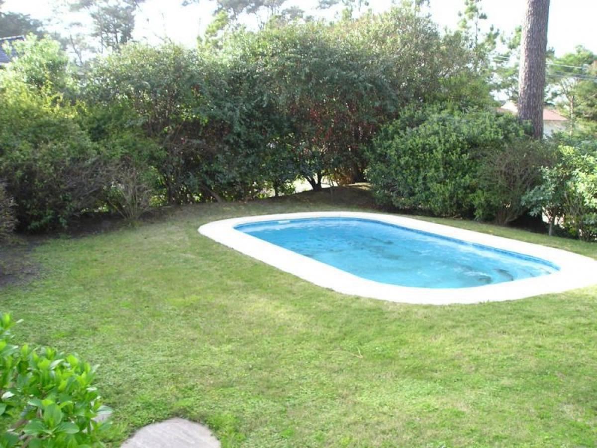 4 bedrooms House in Punta del Este, Uruguay No. 3382