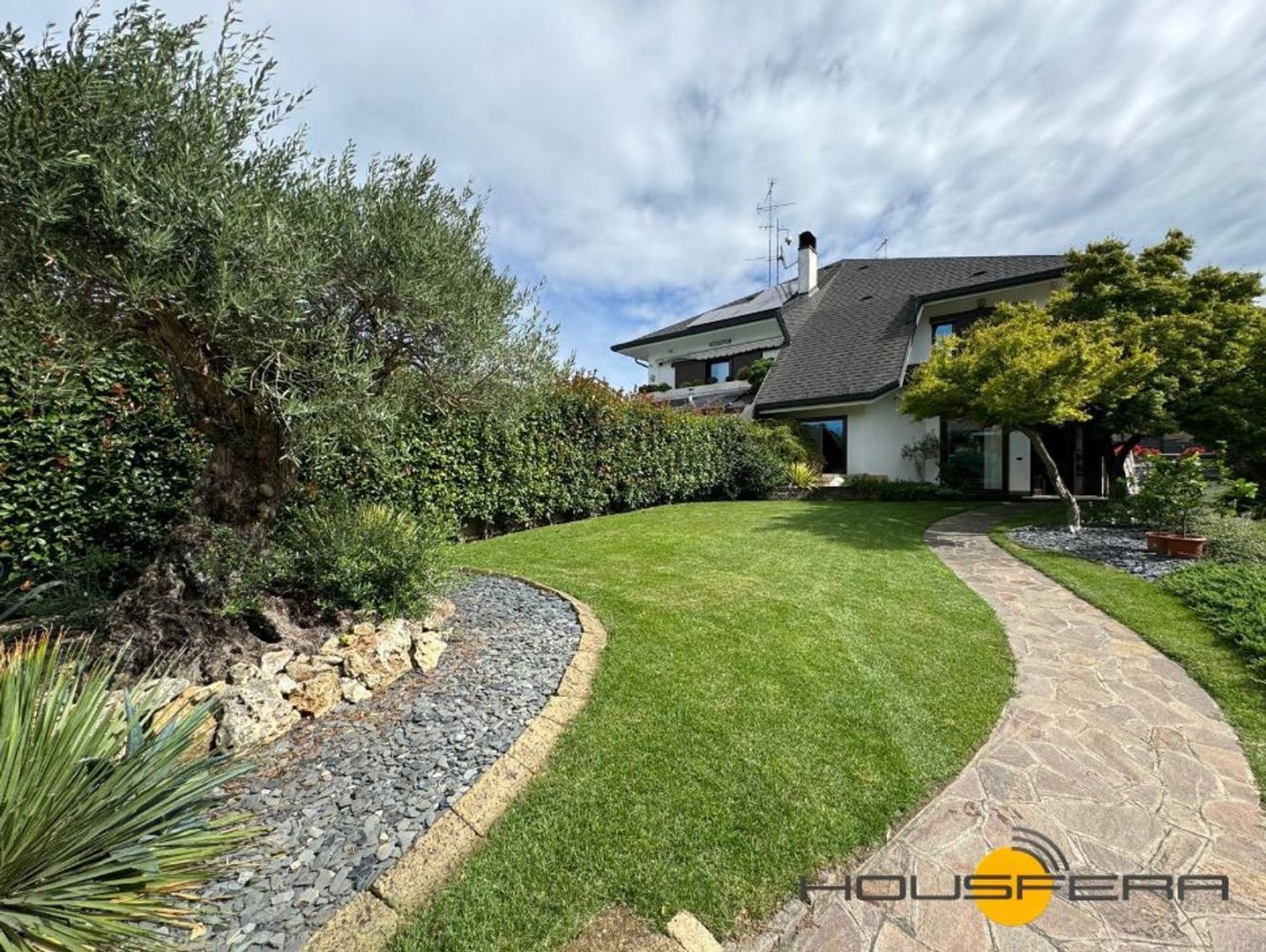 Villa de 5 divisões em Lainate, Italy N.º 182988