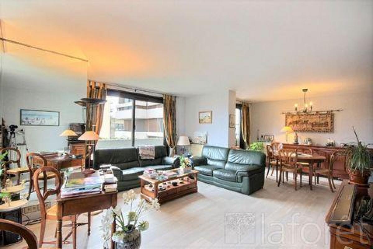 Кондоминиум  с 3 спальнями в Сюрен, Франция № 36361