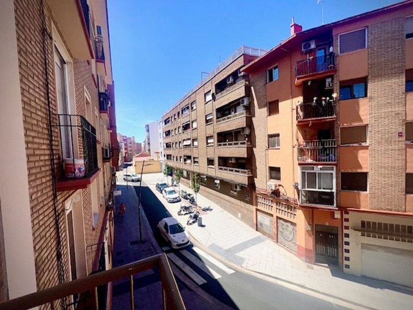 Apartamento de 3 dormitorios en Zaragoza, Spain No. 251544