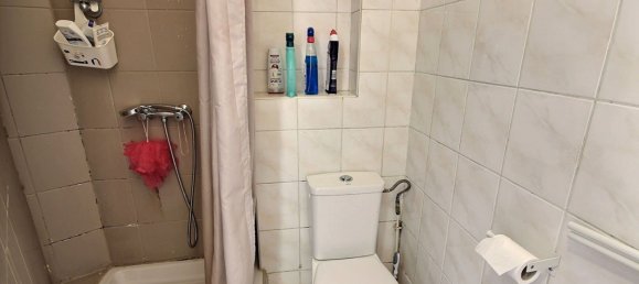 Studio in Paris, France No. 181194 4