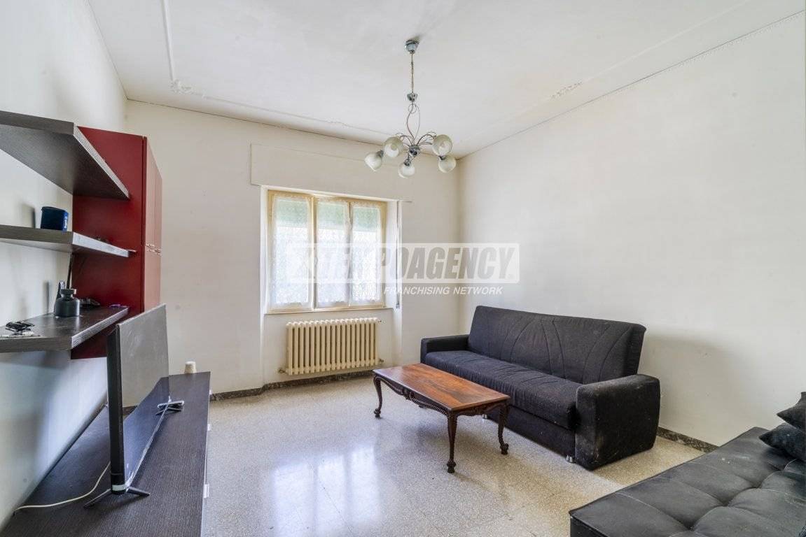 3 rooms Apartment in Monte San Giusto, Italy No. 262680