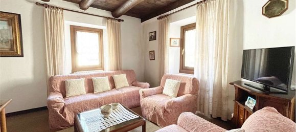 Дом с 7 комнатами в Прата Кампортаччо, Италия № 168073 5