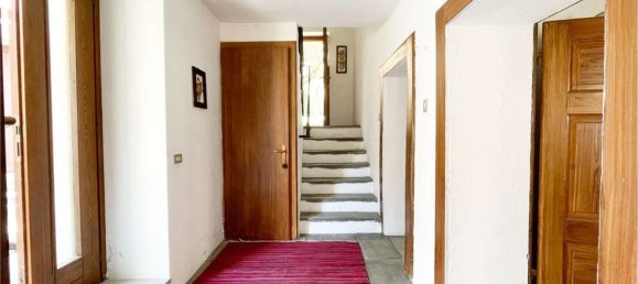 Дом с 7 комнатами в Прата Кампортаччо, Италия № 168073 30