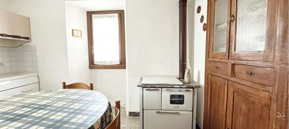 Дом с 7 комнатами в Прата Кампортаччо, Италия № 168073 34