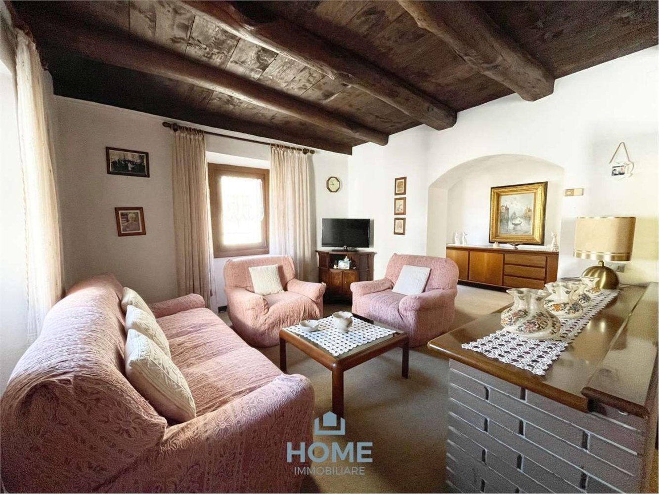 Дом с 7 комнатами в Прата Кампортаччо, Италия № 168073