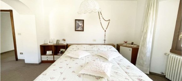 Дом с 7 комнатами в Прата Кампортаччо, Италия № 168073 22