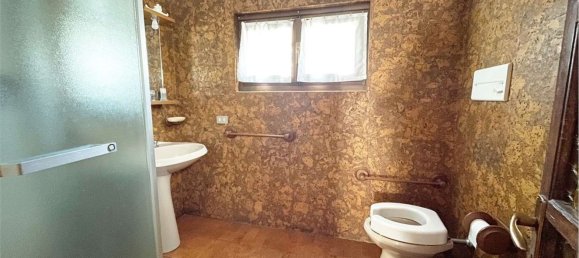 Дом с 7 комнатами в Прата Кампортаччо, Италия № 168073 16