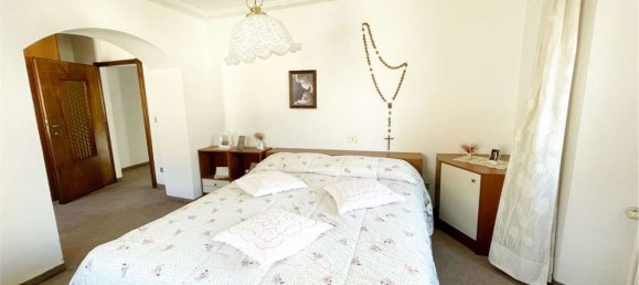 Дом с 7 комнатами в Прата Кампортаччо, Италия № 168073 23