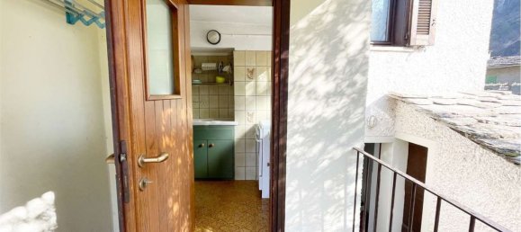 Дом с 7 комнатами в Прата Кампортаччо, Италия № 168073 13