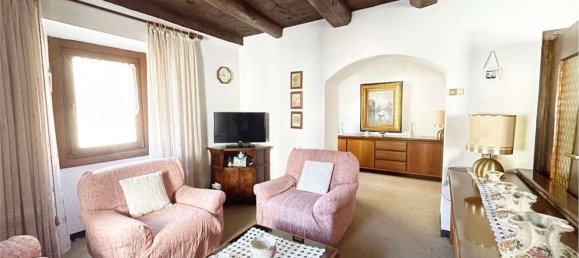 Дом с 7 комнатами в Прата Кампортаччо, Италия № 168073 2