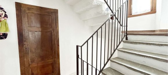 Дом с 7 комнатами в Прата Кампортаччо, Италия № 168073 18