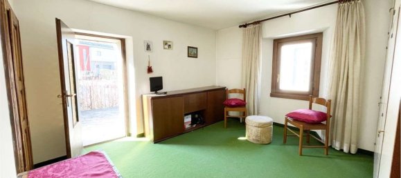 Дом с 7 комнатами в Прата Кампортаччо, Италия № 168073 24