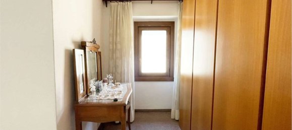 Дом с 7 комнатами в Прата Кампортаччо, Италия № 168073 20