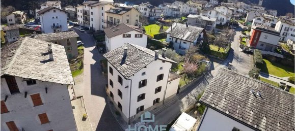 Дом с 7 комнатами в Прата Кампортаччо, Италия № 168073 36