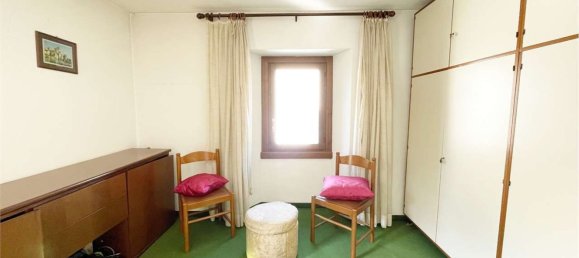 Дом с 7 комнатами в Прата Кампортаччо, Италия № 168073 25