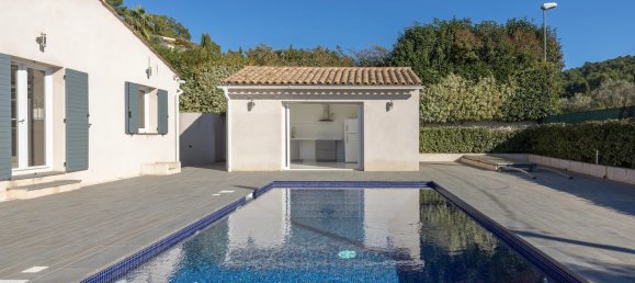 5 bedrooms Villa in Var, France No. 1978 9