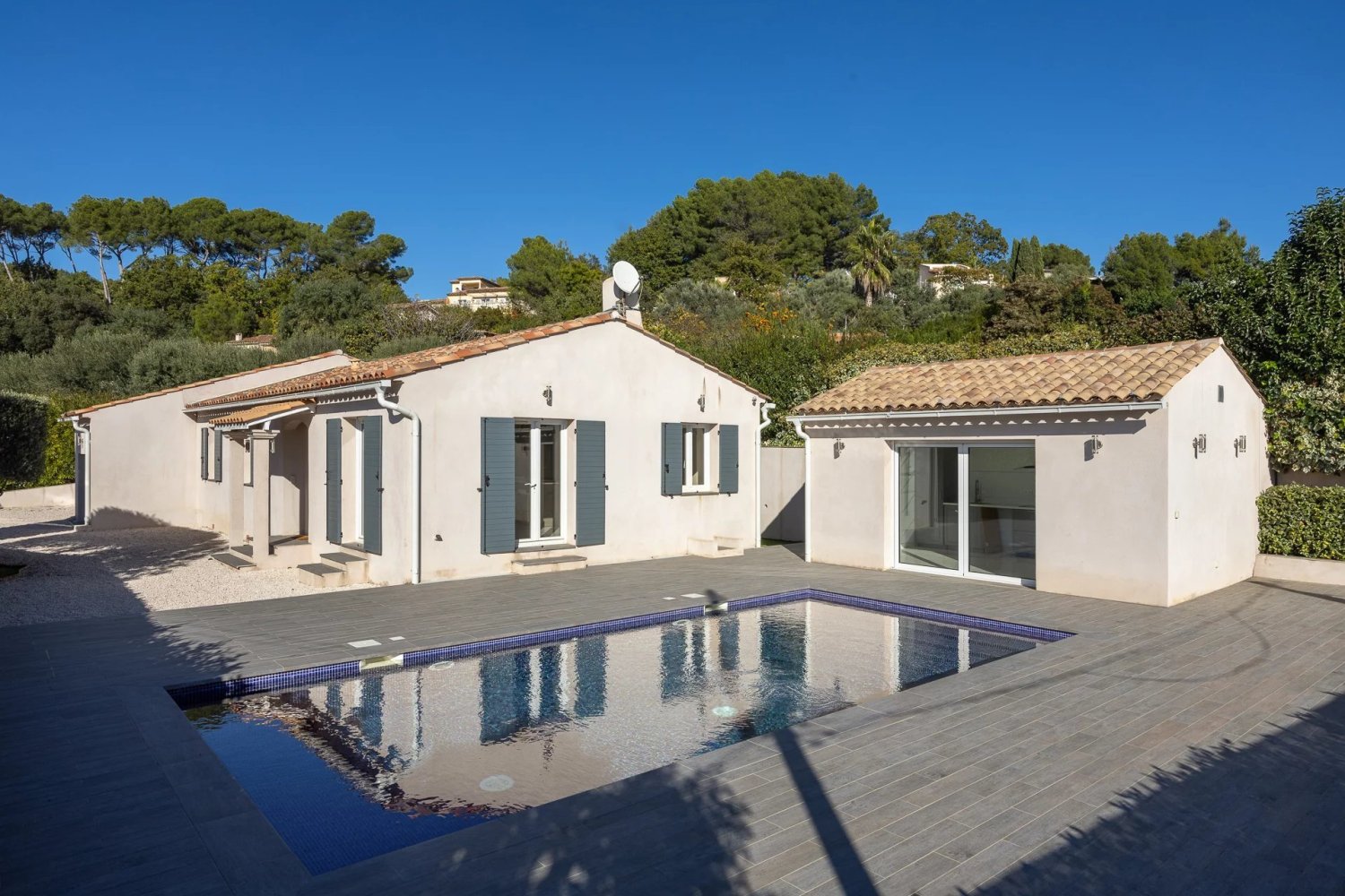 5 bedrooms Villa in Var, France No. 1978